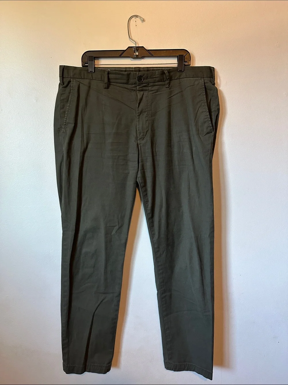 BANANA REPUBLIC Army Green Chino Pants Men's 38/32